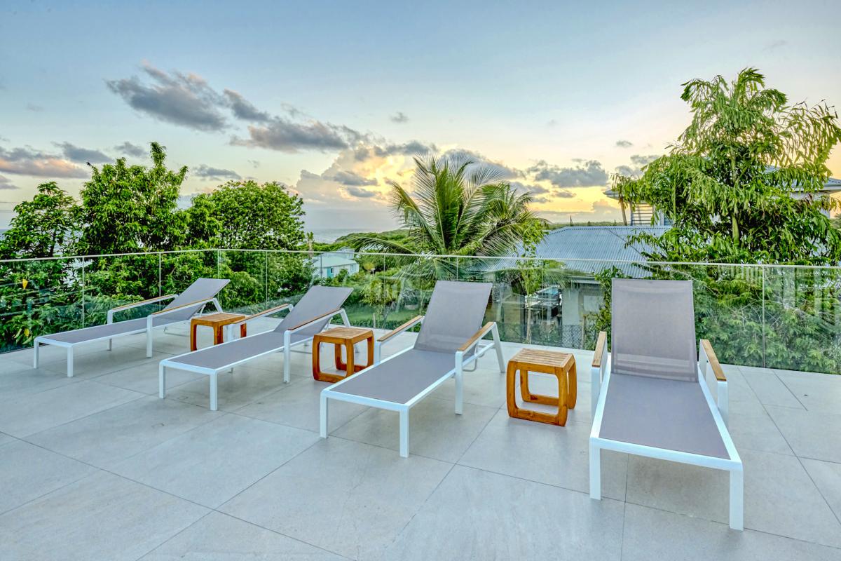 60.Location villa de luxe piscine vue mer Ste Anne Guadeloupe_Transats